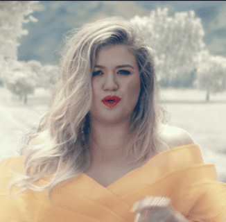Kelly Clarkson’s “Love So Soft” Debuts With New Video and People are Psyched