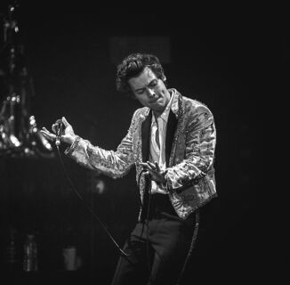 Harry Styles’ Fans Made a Rainbow Flag Out of Flashlights With His Audience’s Help