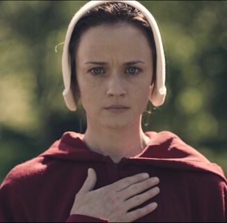 ‘The Handmaid’s Tale’ Wins Best Drama Series at the Golden Globes