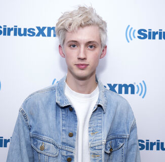 Troye Sivan Cried When He Realized He Was Gay