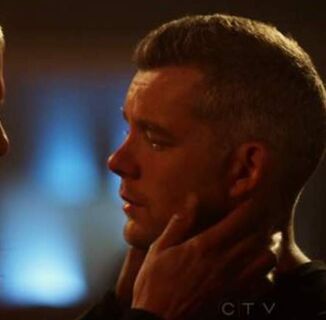 Wentworth Miller & Russell Tovey Share a Super Gay Kiss on ‘The Flash’