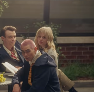 The First Trailer for That Gossip Girl Reboot Is Here, Queer, and Full of Orgies