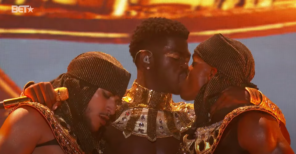 Lil Nas Xs Gay Kiss At The Bet Awards Is Already Iconic Into 2819