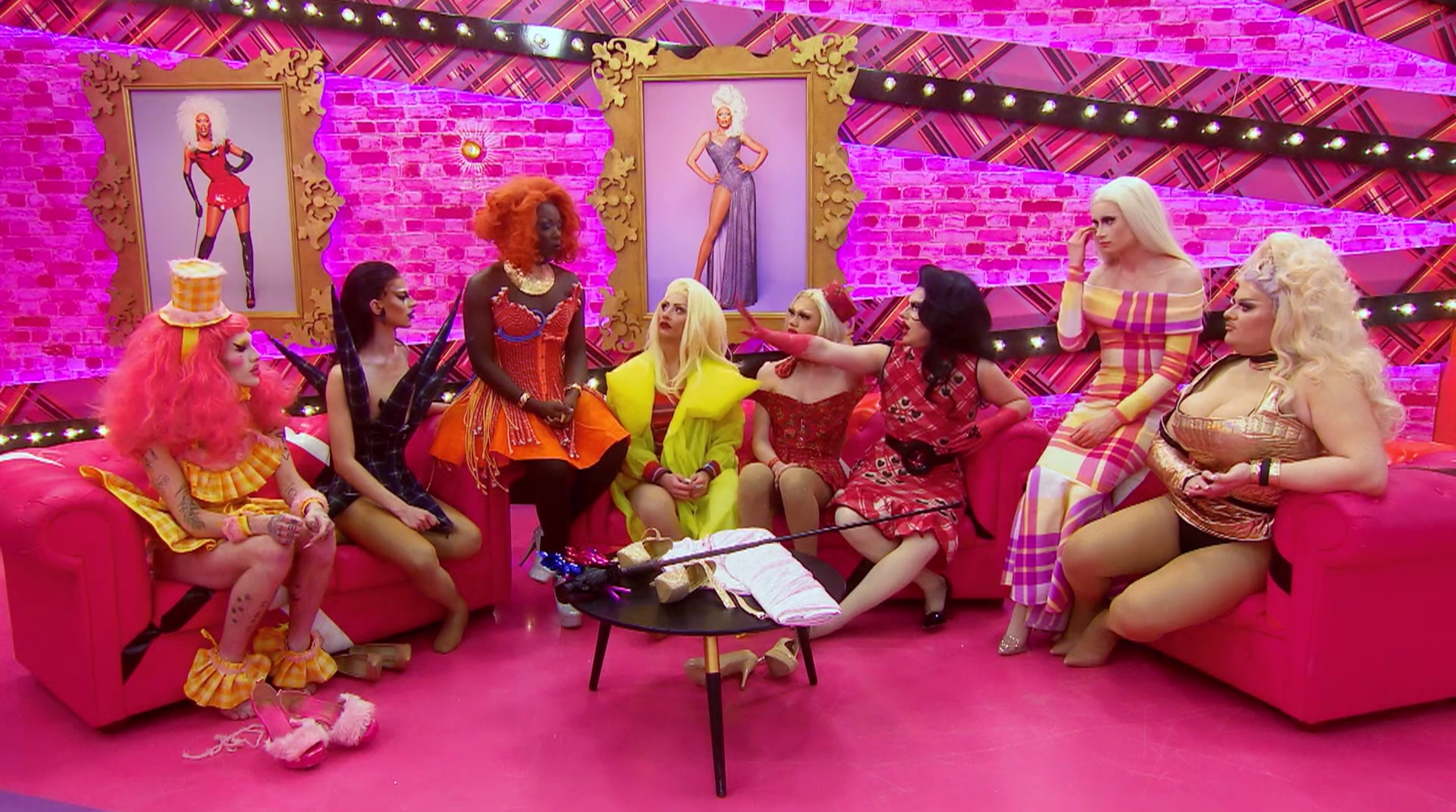 The girls debriefing after Veronica's elimination.