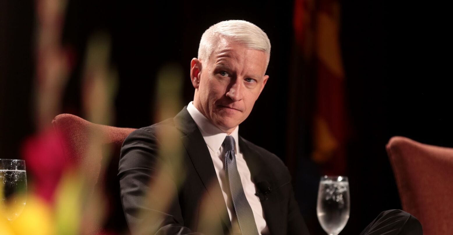 Anderson Cooper speaking with attendees at the 35th Annual Cronkite Award Luncheon at the Sheraton Grand Phoenix in Phoenix, Arizona in 2018.