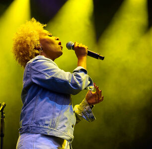 Emeli Sandé is Engaged and the Internet is in Love