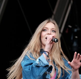 Singer Becky Hill Did Something Very Horny to Find Out if She Was Queer