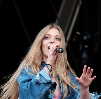 Singer Becky Hill Did Something Very Horny to Find Out if She Was Queer