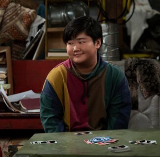 “That ‘90s Show” Star Reyn Doi Talks Bringing to Life the Lovable (and Scene-Stealing) Ozzie