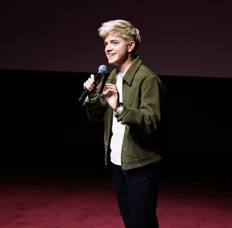 Mae Martin Talks Queering Comedy Through Authenticity, the Future of Queer Comedy, and Their New Special ‘SAP’