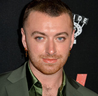 People are Not Happy About That Sam Smith Cop Photo