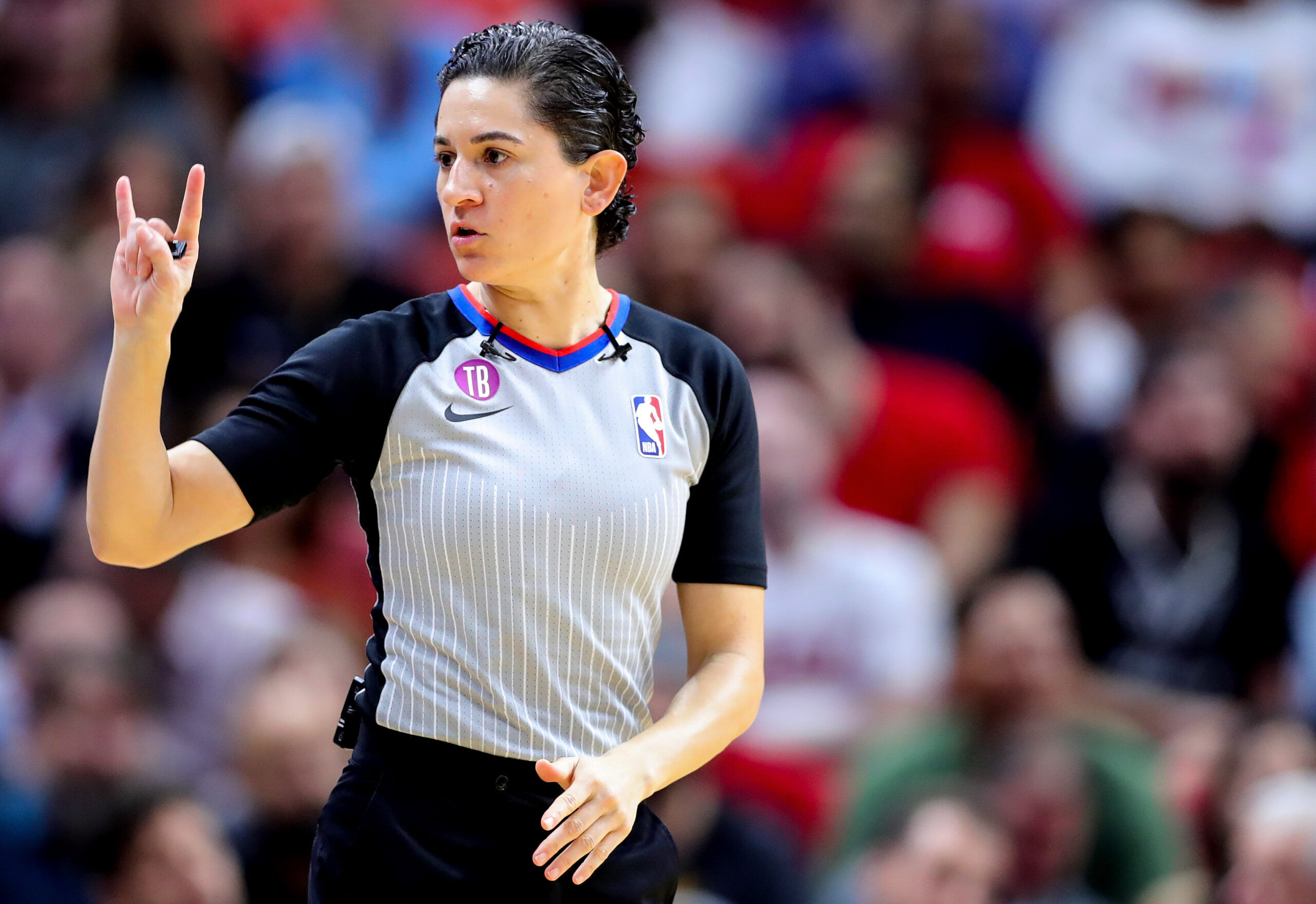 NBA ref Che Flores makes history by coming out as trans - Vimarsana News