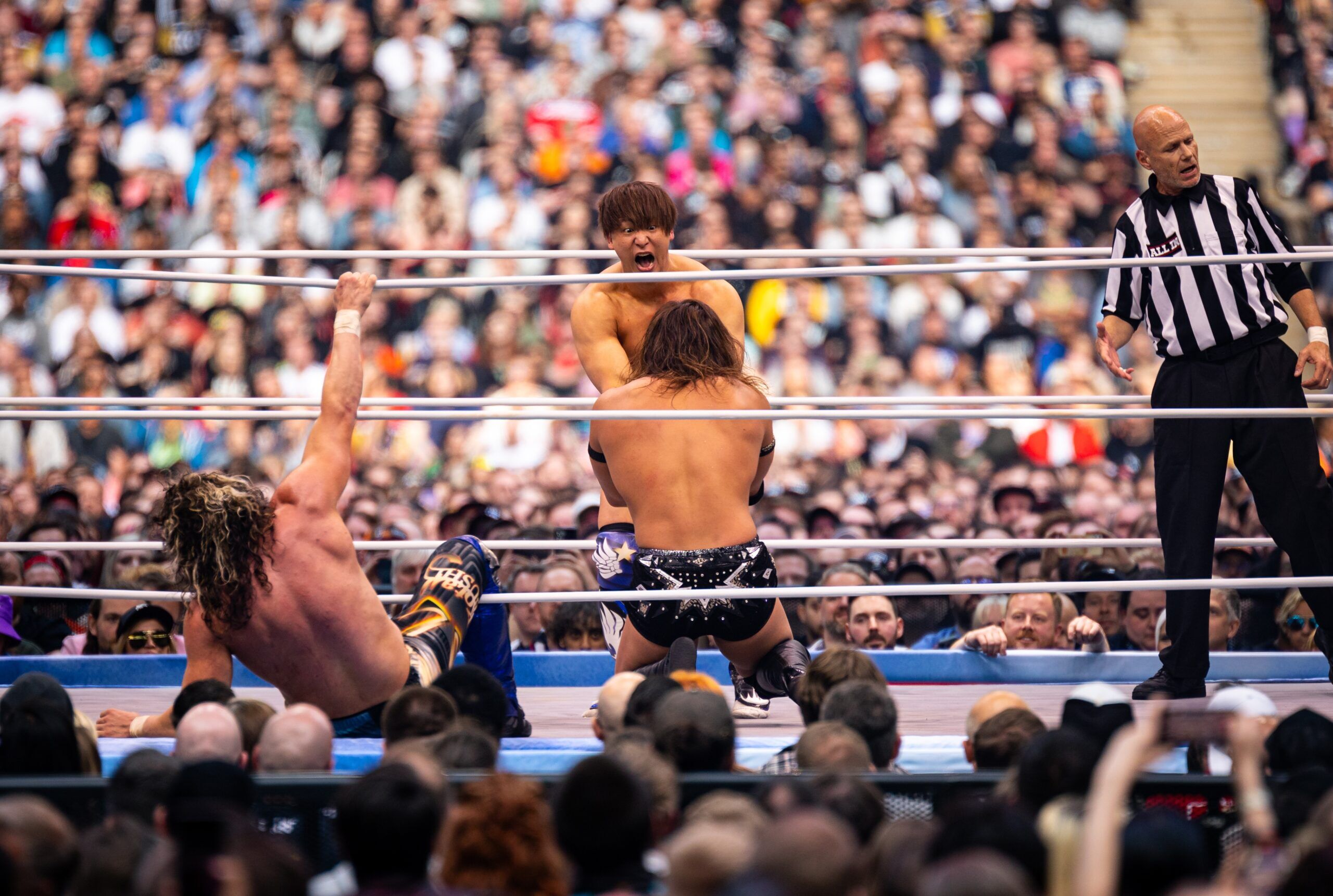 these-japanese-wrestling-photos-tell-a-very-homoerotic-story-into