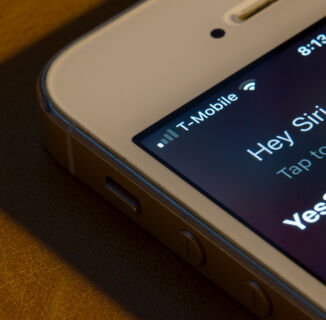 Siri weighs in on gay marriage and the response is shocking