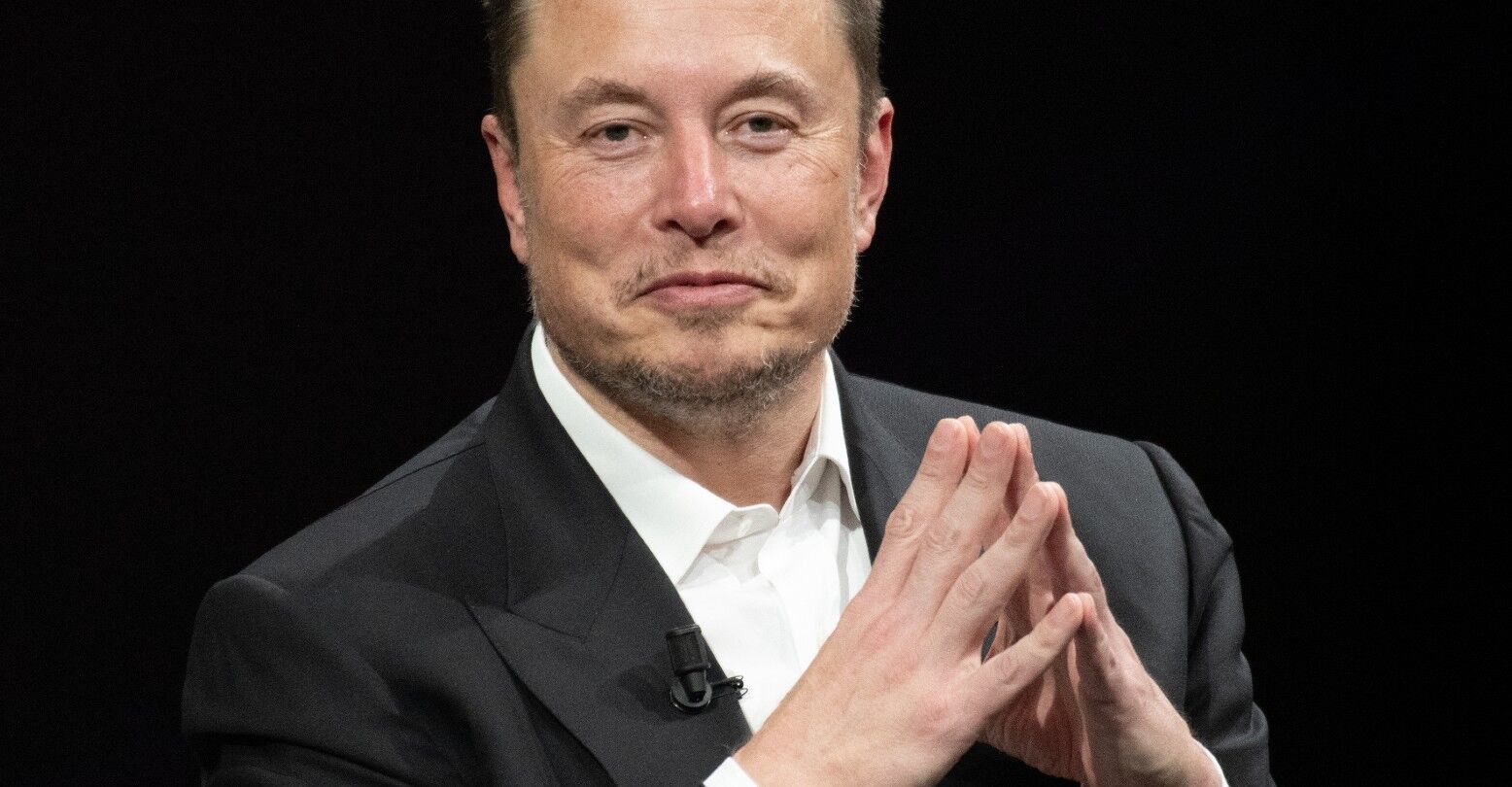 Elon Musk just reminded everyone of his pronouns and… oh boy