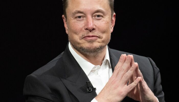 Elon Musk just reminded everyone of his pronouns and… oh boy