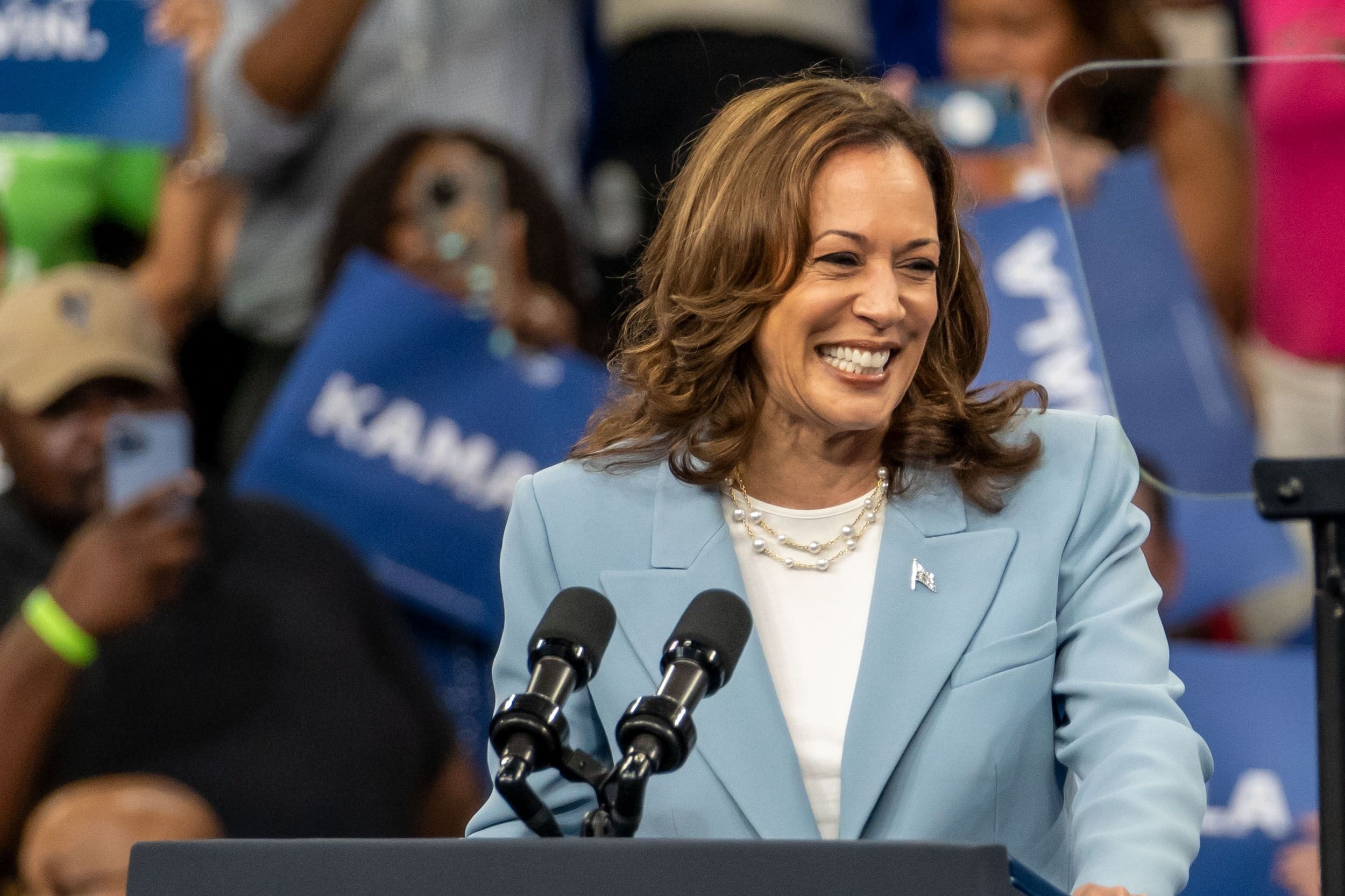 Kamala Harris just did something unprecedented on the campaign trail INTO